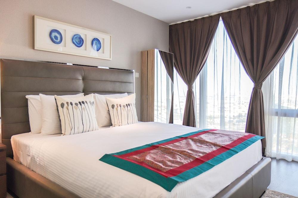 Luxury 1 Bedroom in D1 Tower - Tap to explore photos