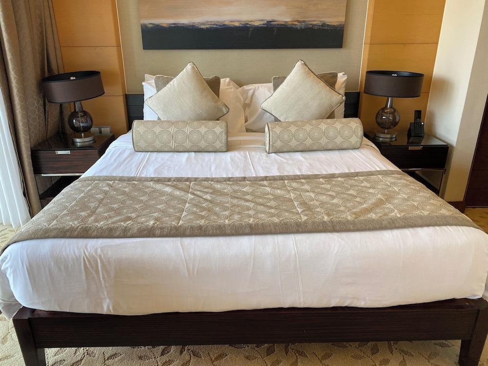 SuperHost EMAAR Residences Apartments - Address Dubai Mall Room Type - Standard Studio