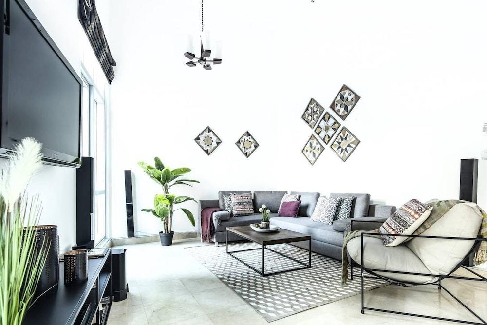 Remarkable & Gorgeous 1BR Loft in Jbr! - Tap to explore photos