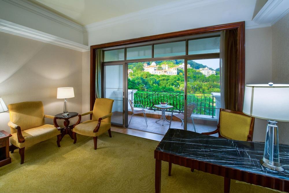 Guangzhou Phoenix City Hotel Room Type - Deluxe Suite