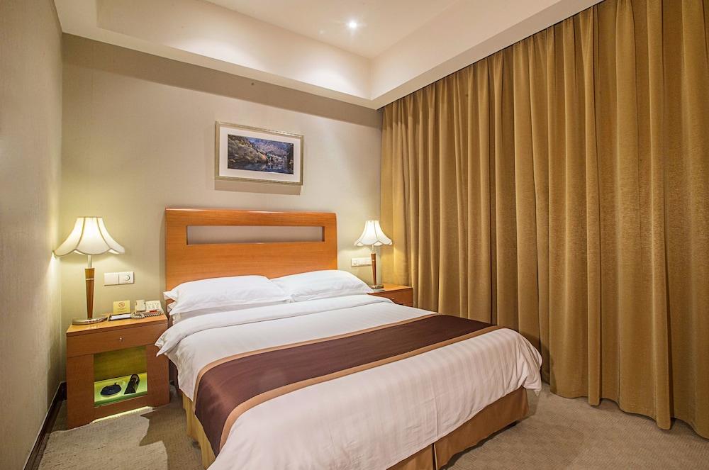 New Century Hotel Pudong Shanghai - Tap to explore photos