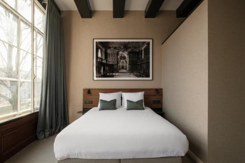 The Sixteen Room Type - Deluxe double room with canal view The Sixteen Room Type - Deluxe double room with canal view