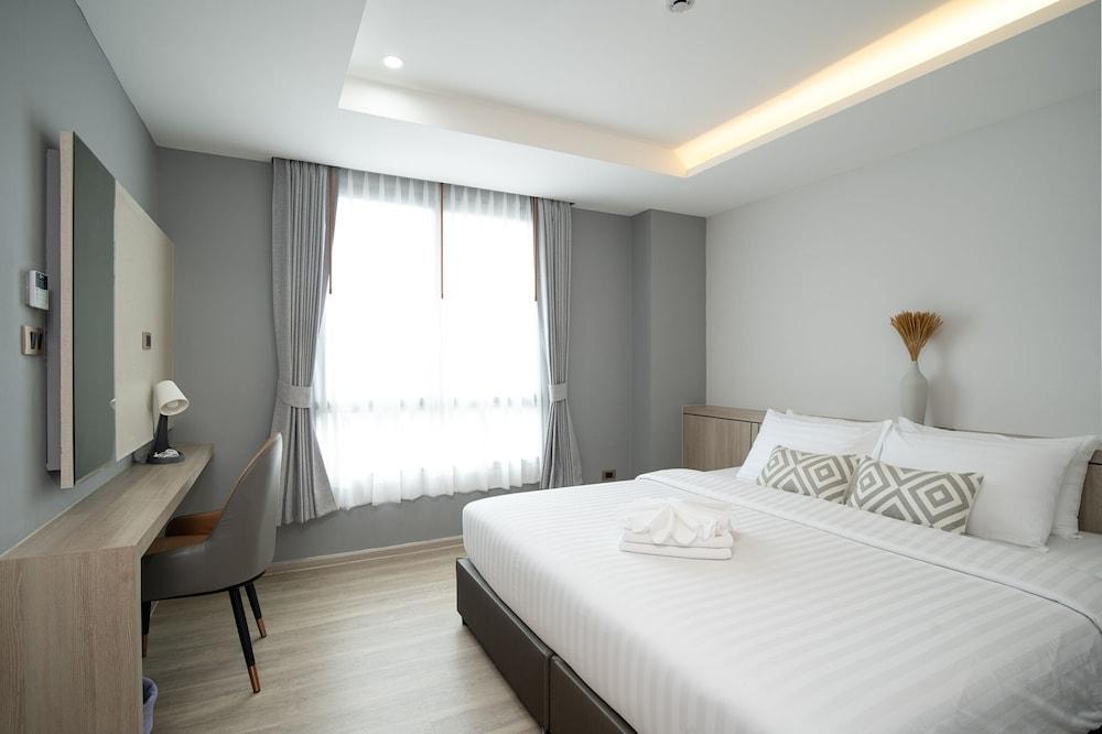 The Riski Hotel at Bangphlat Station Room Type - Suite