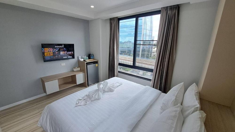 The Riski Hotel at Bangphlat Station Room Type - Superior Double High Floor The Riski Hotel at Bangphlat Station Room Type - Superior Double High Floor