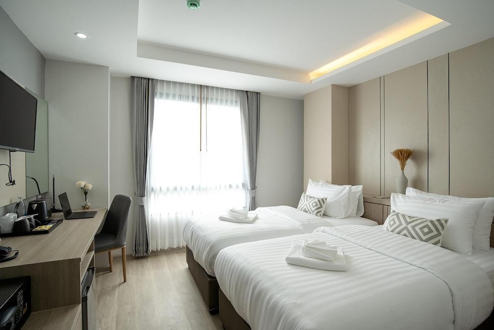 The Riski Hotel at Bangphlat Station Room Type - Superior Twin Room