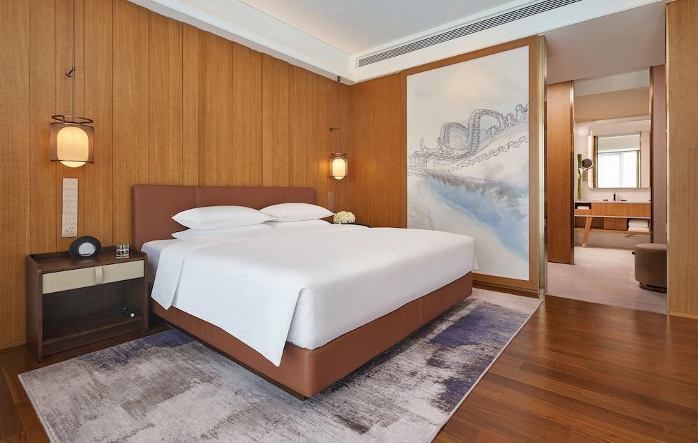 Hyatt Regency Guangzhou Zengcheng Room Type - Deluxe Suite (Regency)