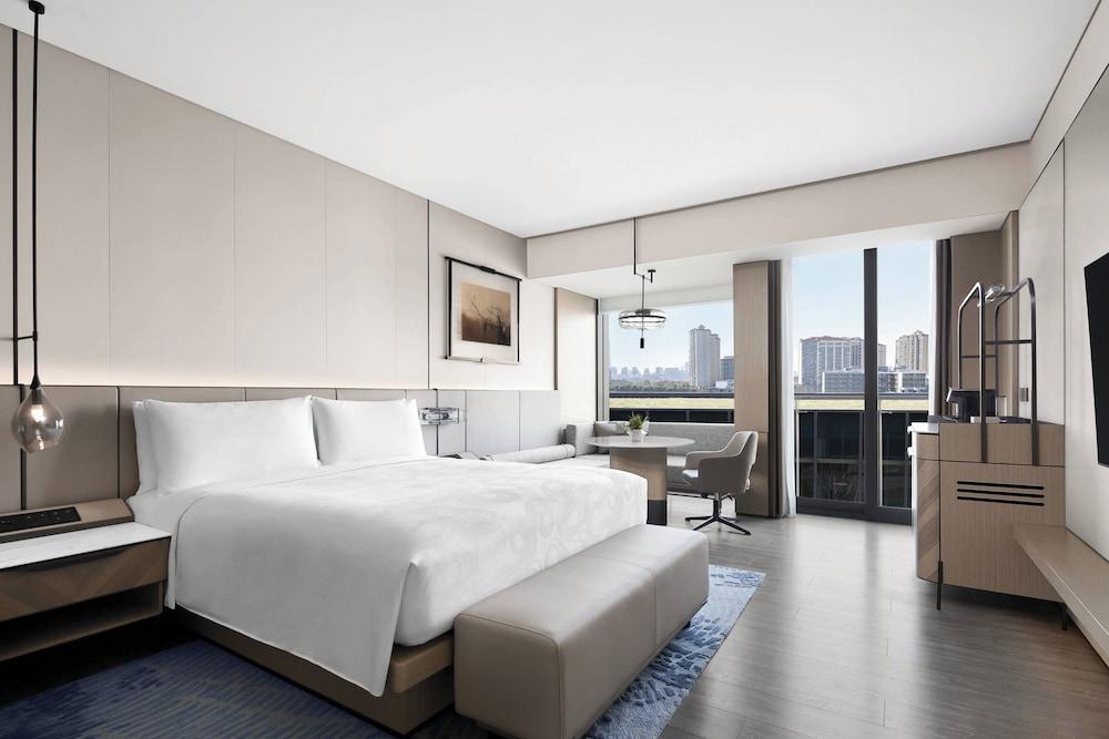 JW Marriott Shanghai Fengxian Room Type - Room, 1 King Bed, Garden View (Balcony)
