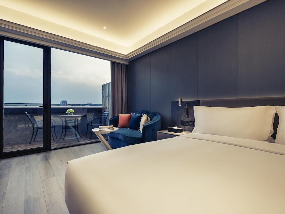 Mercure Shanghai NECC Room Type - Privilege, Room, 1 King Bed