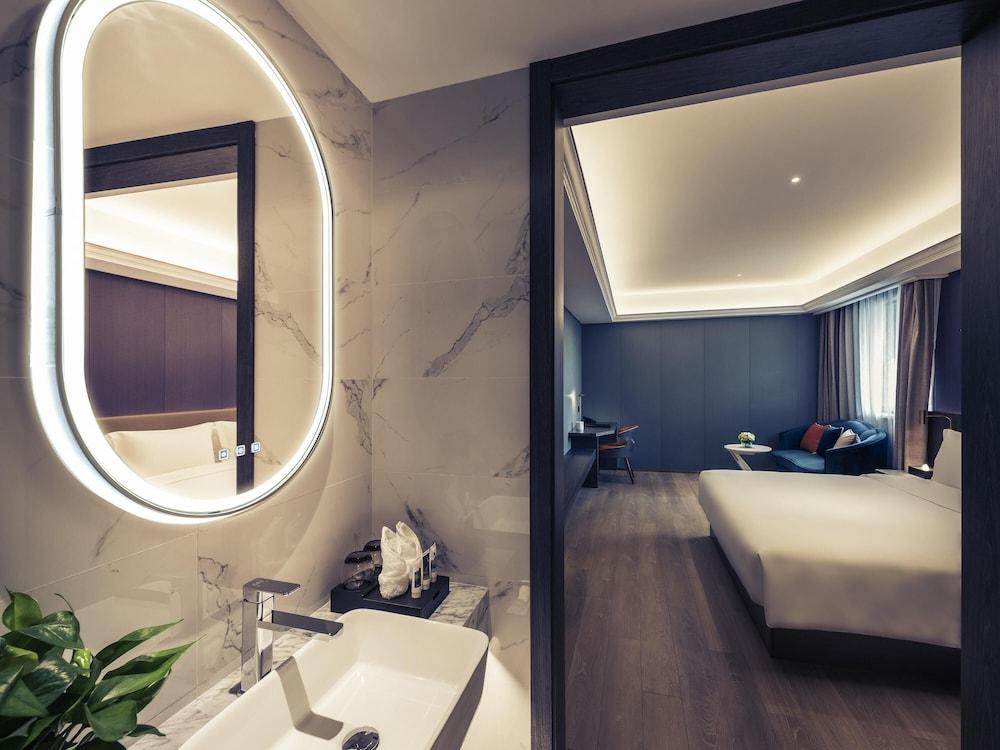 Mercure Shanghai NECC Room Type - Executive Suite, 1 King Bed