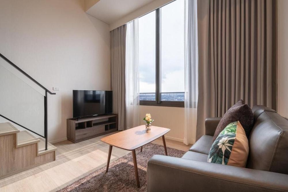 Ramada by Wyndham Bangkok Sukhumvit 87 Room Type - Studio, 1 Queen Bed (Duplex)