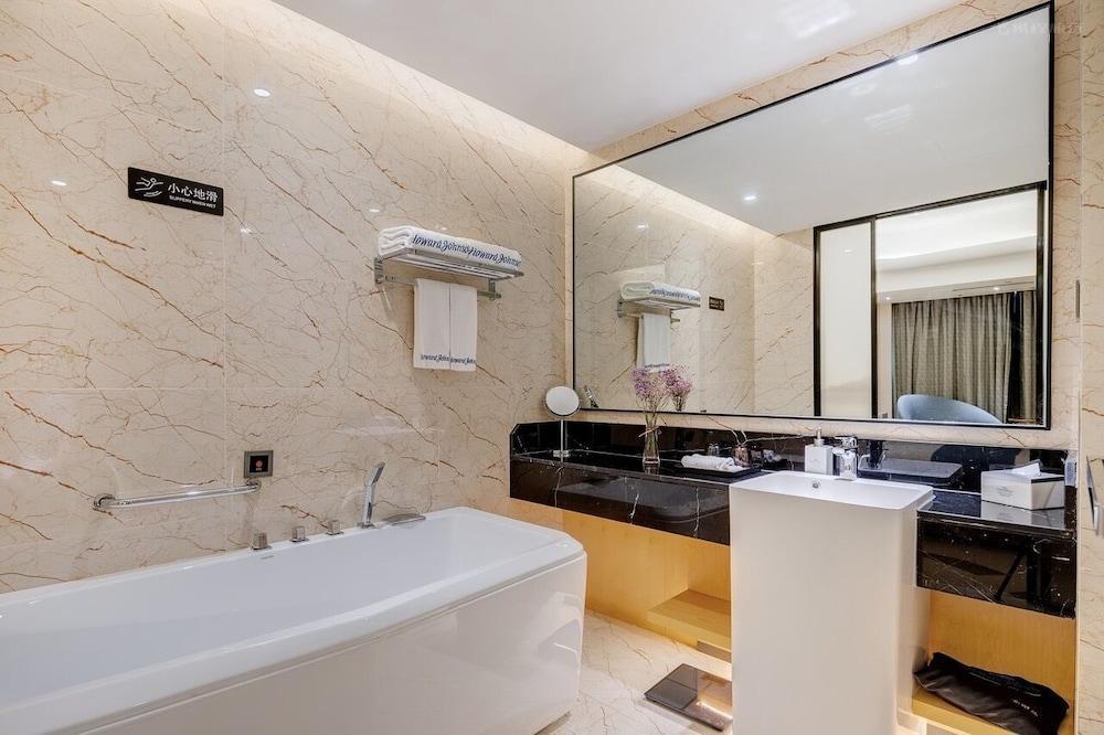 Howard Johnson Wyndham Leonora plzaz Shanghai - Tap to explore photos
