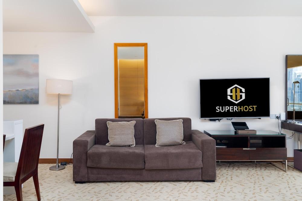 SuperHost - Address Dubai Mall - Comfy Studios - Tap to explore photos