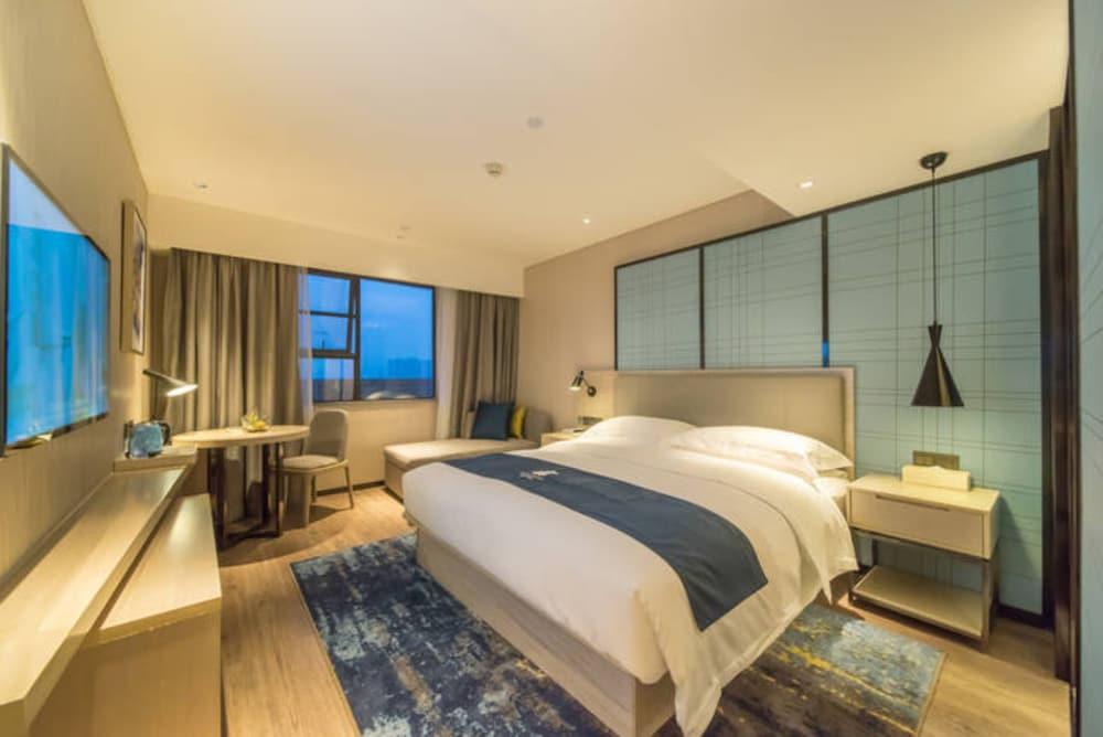 Echarm Hotel Chimelong Station - Tap to explore photos