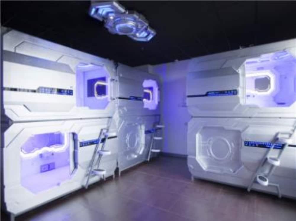 Shenzhen Dreamers Capsule Hotel - Tap to explore photos