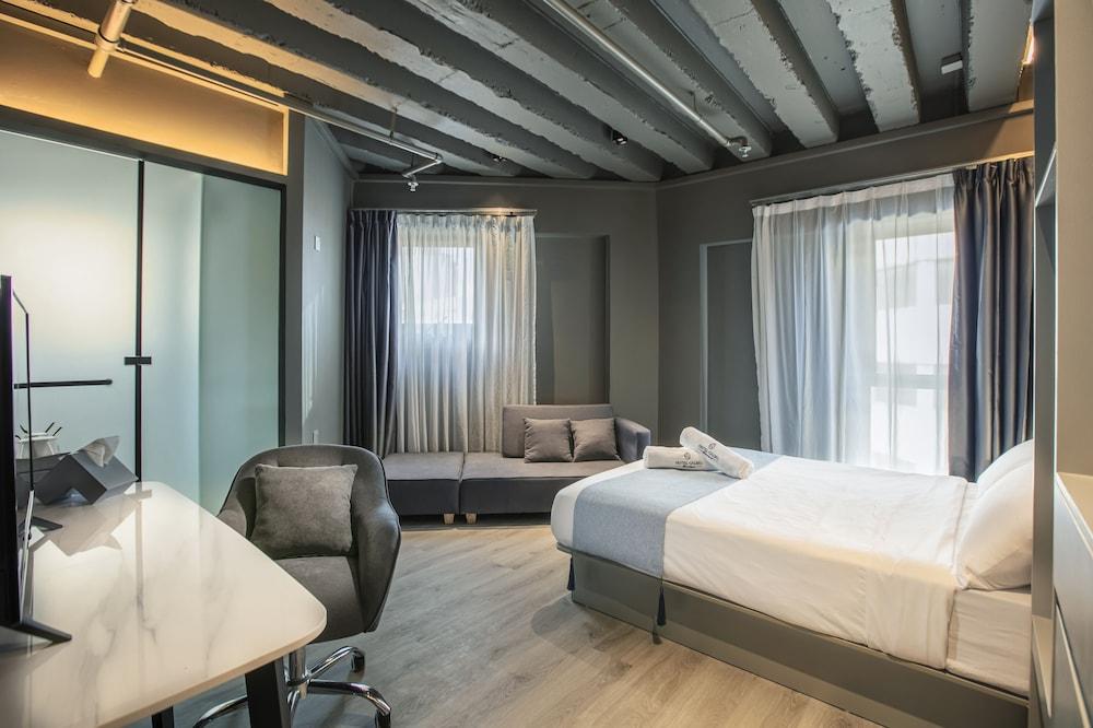 Hotel Calmo Bugis Room Type - Deluxe Triple Room