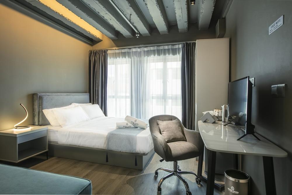 Hotel Calmo Bugis Room Type - Deluxe Quadruple Room Hotel Calmo Bugis Room Type - Deluxe Quadruple Room