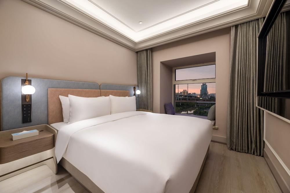 Mercure Shanghai Jinqiao - Tap to explore photos