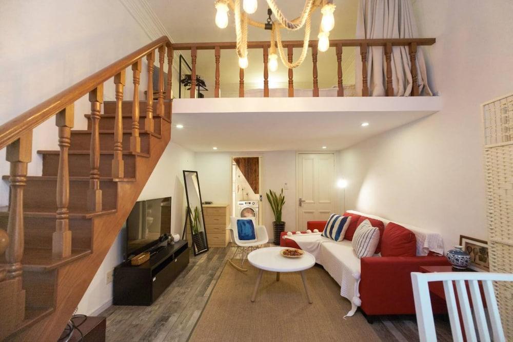 StarLive Apartment - Moonlight - Tap to explore photos