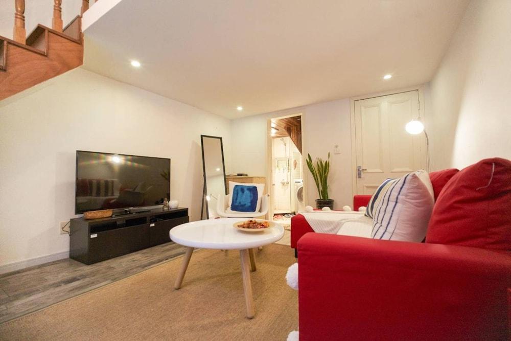StarLive Apartment - Moonlight - Tap to explore photos