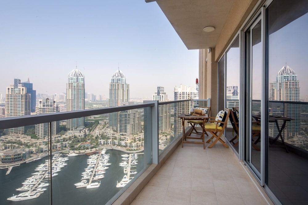 Magnificent Marina Views in This Elegant 3br!