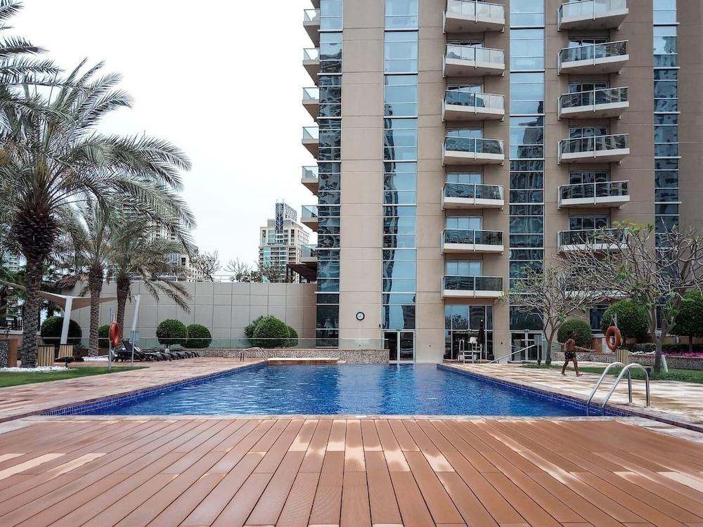 Magnificent Marina Views in This Elegant 3br! - Tap to explore photos