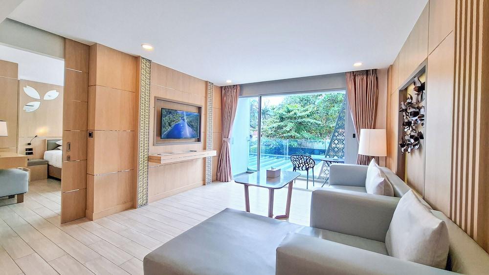 Clarian Hotel Beach Patong Room Type - One Bedroom Suite City View