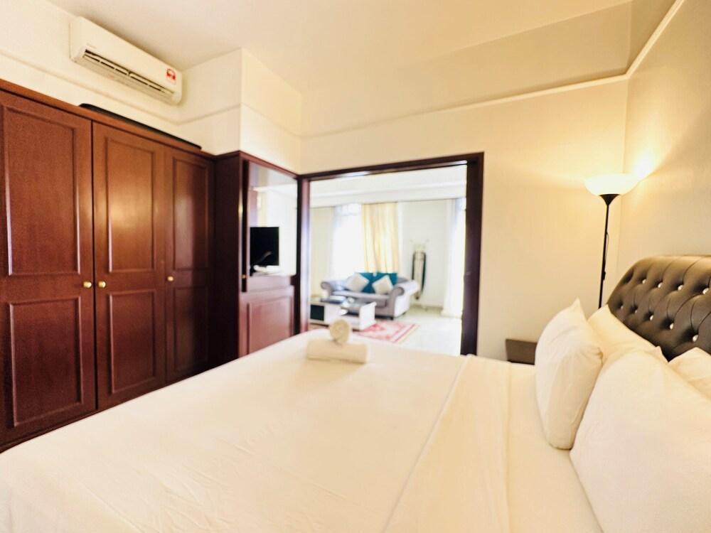 Luxy Service Suites At Times Square Room Type - Deluxe Suite (Premier)