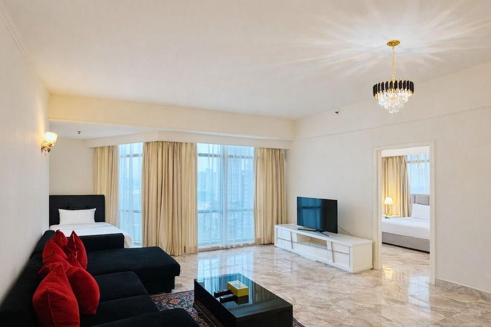 Luxy Service Suites At Times Square - Tap to explore photos