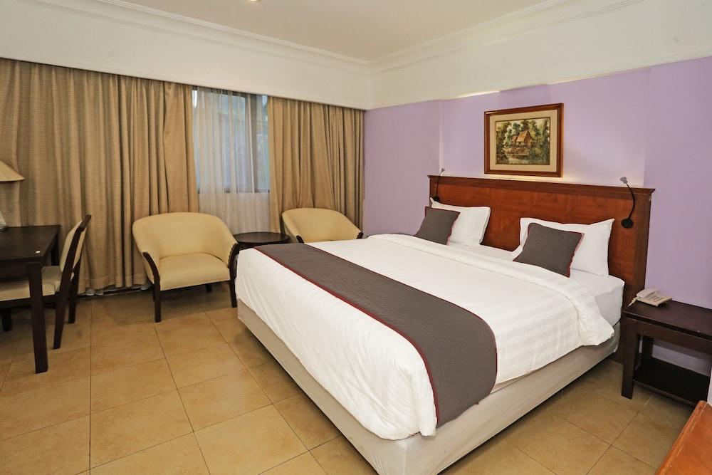 Collection O 91898 Series Hotel Kuningan - Tap to explore photos