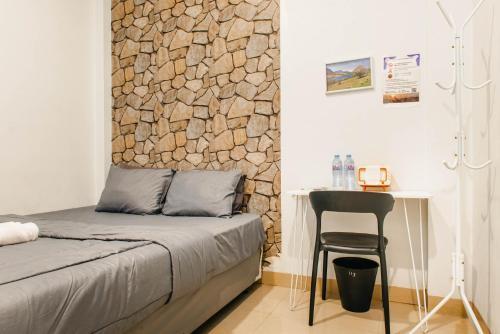 Monggo Mampir Tanjung Duren By Reccoma Room Type - Deluxe Double Room