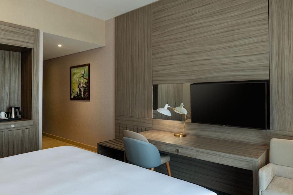 Four Points by Sheraton Production City, Dubai Room Type - Standard Room, 1 King Bed