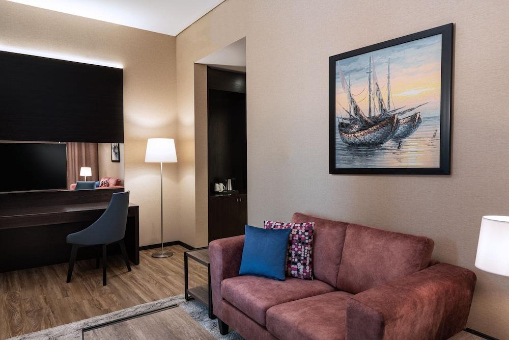 Four Points by Sheraton Production City, Dubai Room Type - Junior Suite, 1 King Bed