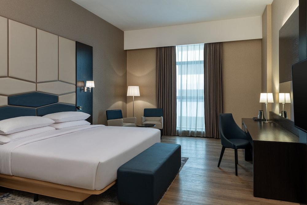 Four Points by Sheraton Production City, Dubai Room Type - Deluxe Room, 1 King Bed