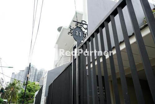 Tomang Gelong Guest House Syariah Mitra RedDoorz - Tap to explore photos
