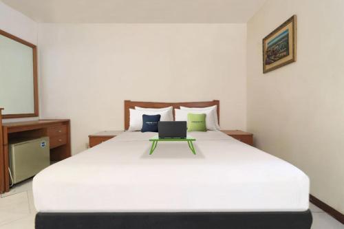 Urbanview Mroom PH Kemang Room Type - Superior Double Room