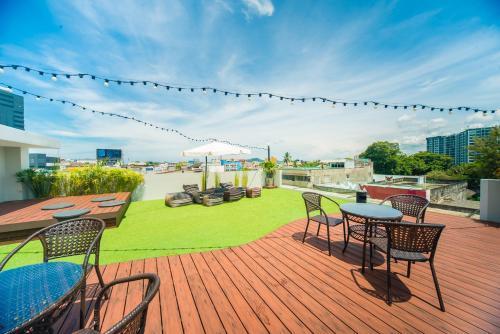 PERA Space Capsule Hotel - Tap to explore photos