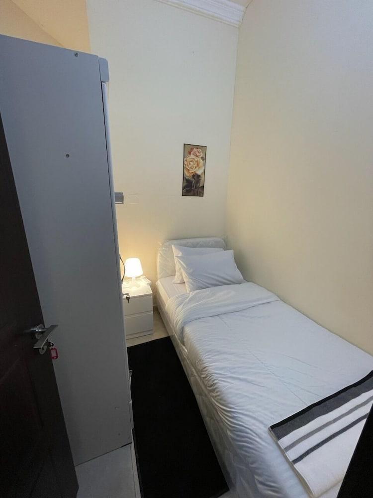 Pharaohs Inn Deira Hostel - Tap to explore photos