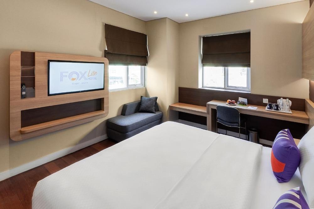 FOX Lite Hotel Grogol Jakarta Room Type - Deluxe Room