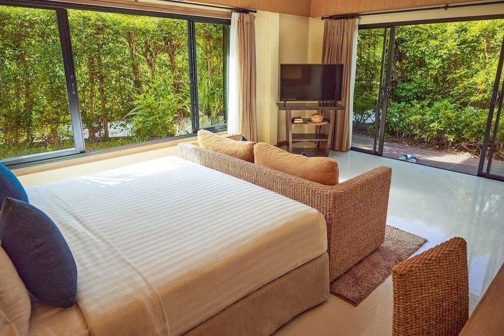 TUI BLUE The Passage Samui Private Pool Villas & Beach Resort  - Tap to explore photos