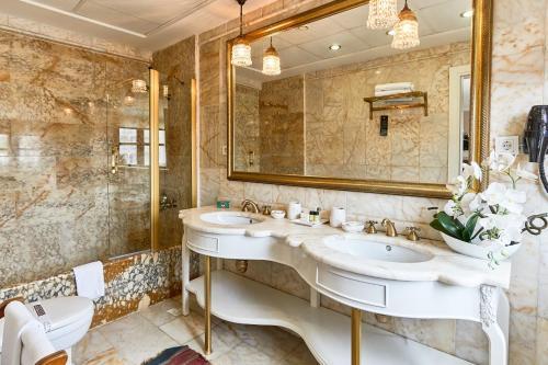 Celal Sultan Hotel Special Class - Tap to explore photos