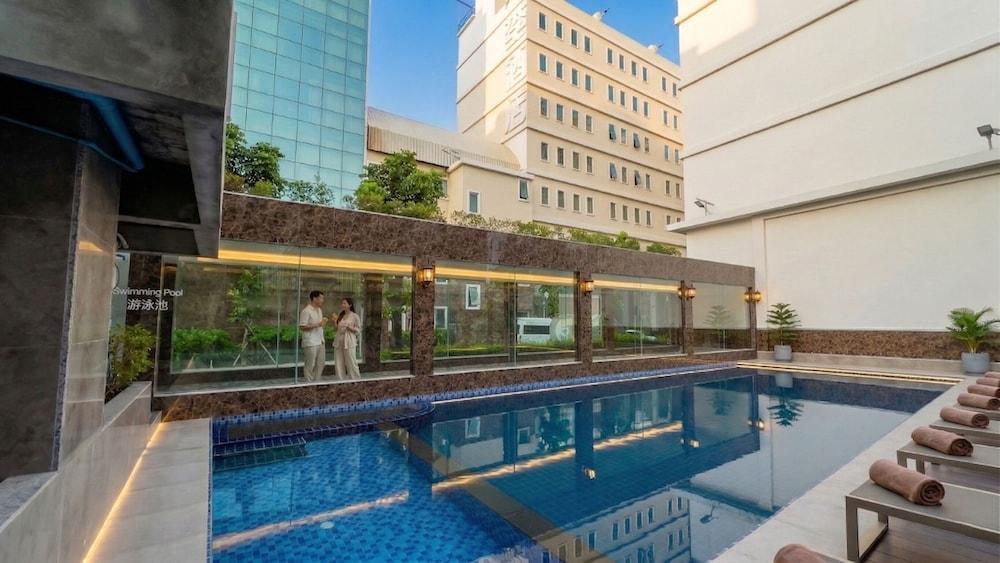 Elegant Airport Hotel