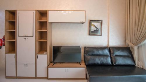 Furnished Studio Ready to Move-in - Tap to explore photos