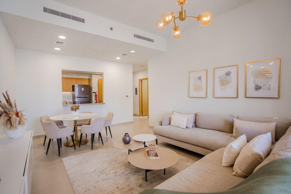 Nasma Luxury Stays - Bellevue - Tower A - Tap to explore photos