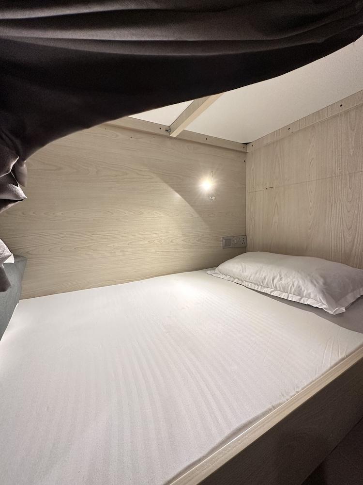 Bollywood Beach Hostel Room Type - Comfort Shared Dormitory, Mixed Dorm, Shared Bathroom