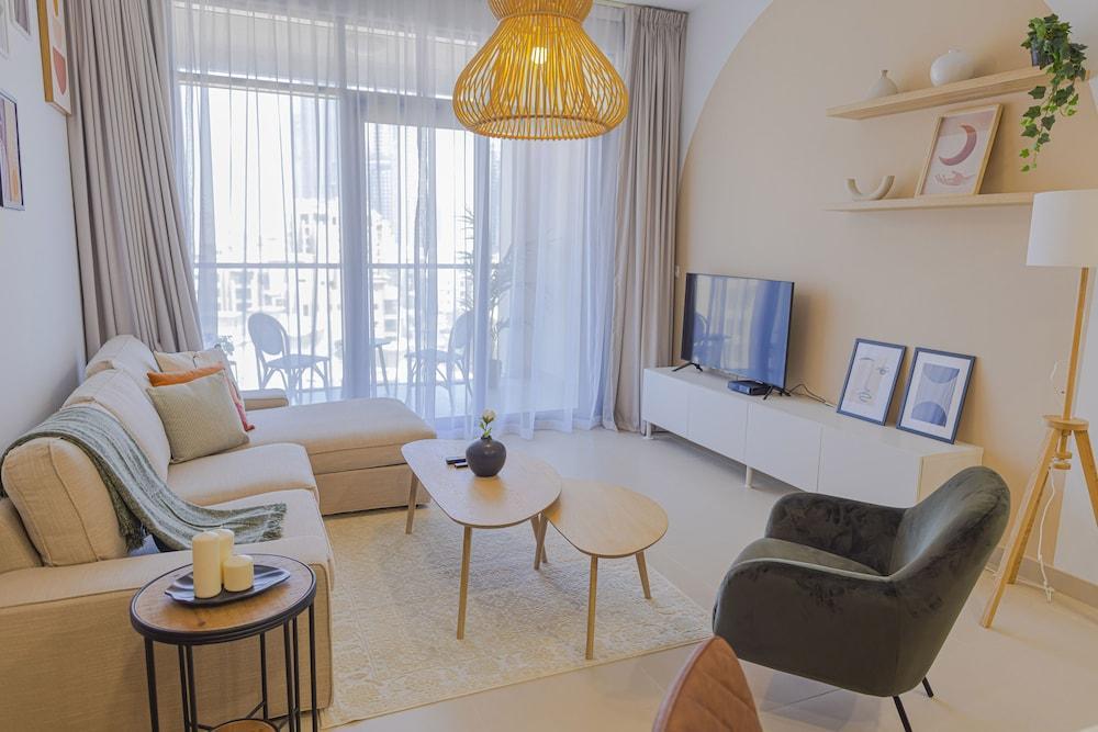 Art-inspired apartment amidst Downtown Dubai - Tap to explore photos