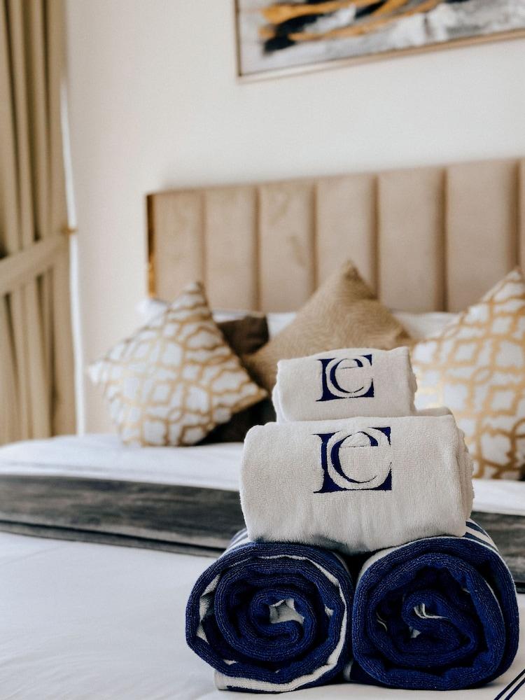 KTH - Modern 1BR apartment Dubai Marina - Tap to explore photos