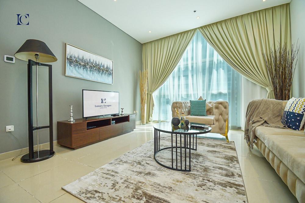 KTH - Modern 1BR apartment Dubai Marina - Tap to explore photos