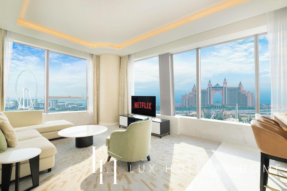 LUX Iconic Views at Palm Tower Suite 3 Room Type - Deluxe Apartment