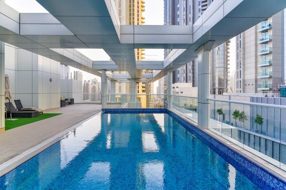 Spacious & Adorable 1BR in Downtown Dubai - Tap to explore photos