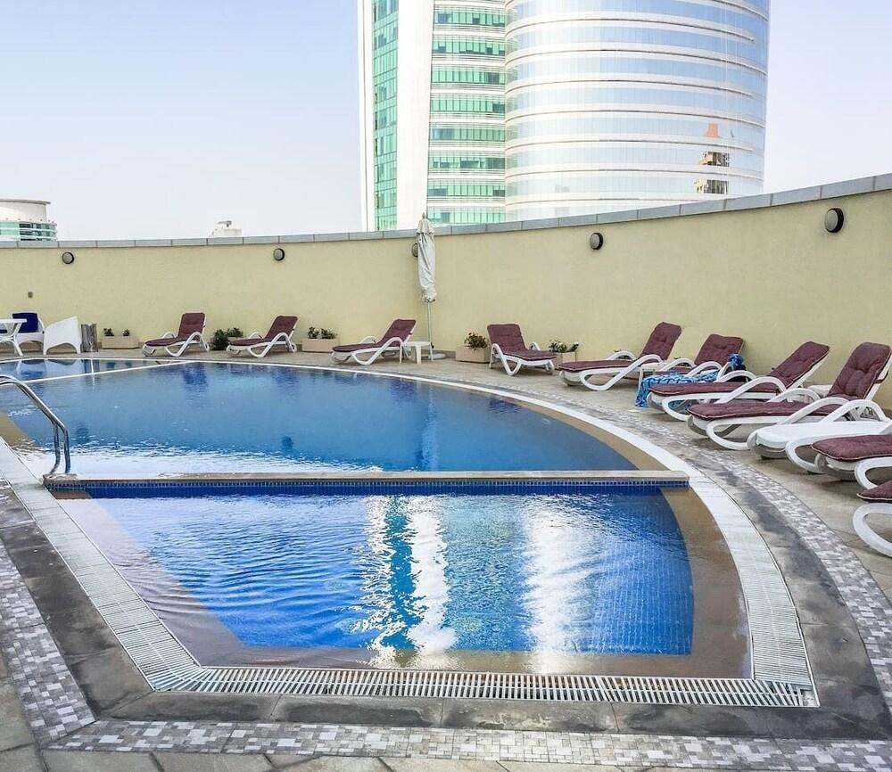 Spacious Studio in Heart of JLT - Tap to explore photos